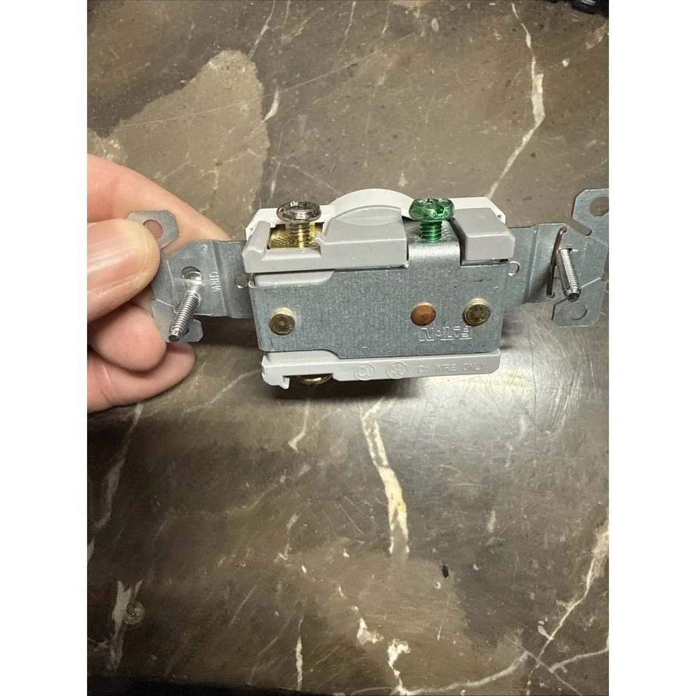 Lot of 5 Eaton TR1877W-Bxsp Single Receptacle 20A‎ White